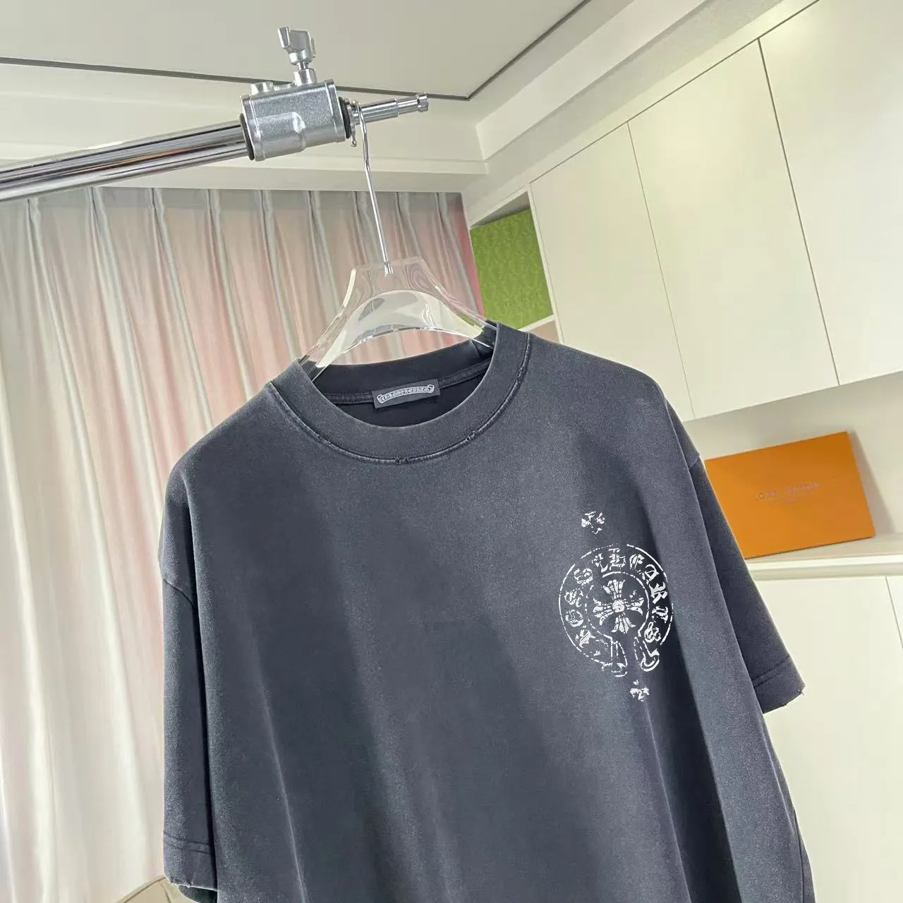 🅿️190 ch Crow* 2025 summer new style, washed, distressed, spray-painted, Sanskrit cross print, short-sleeved T-shirt, customized fabric 320g, same style for men and women, size: S M L XL XXL five sizes, color: black, gray, gradient black, gradient red